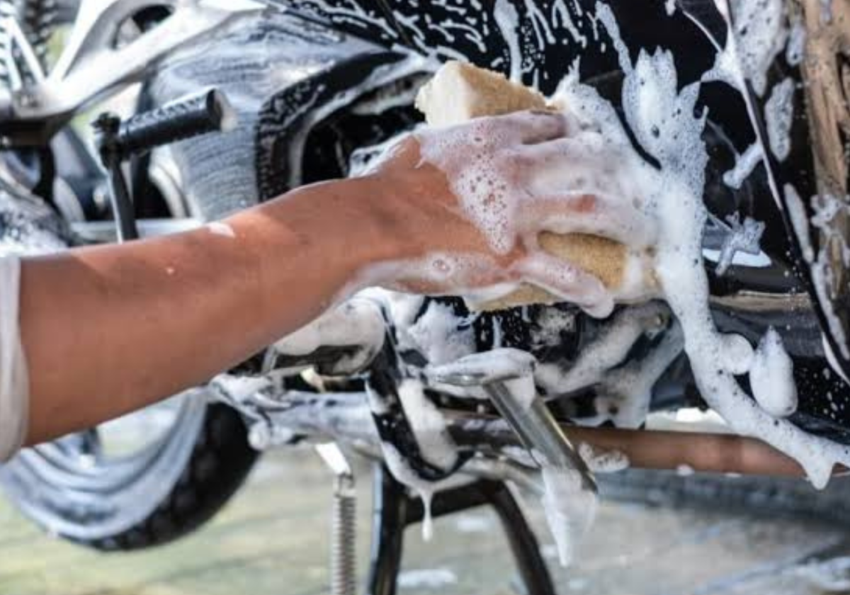 Jasa Cuci Motor 2